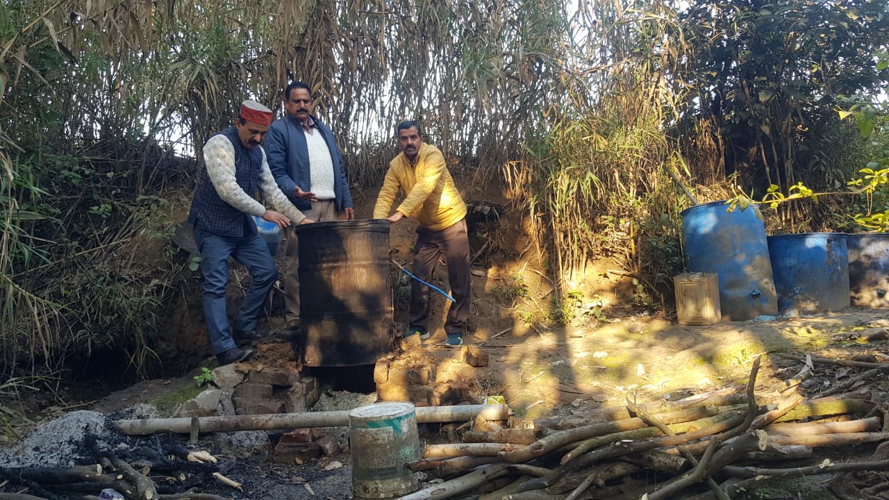 आबकारी विभाग ने प्रदेश में 45 स्थानों पर दबिश देकर 346 लीटर अवैध कच्ची शराब एवं 70 बोतलें बरामद की