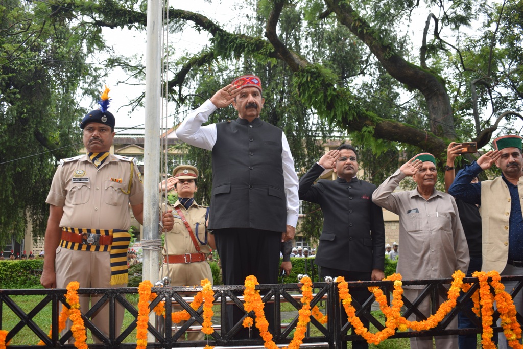 उपमुख्यमंत्री ने स्वतंत्रता दिवस पर धर्मशाला में किया ध्वजारोहण युवाओं को रोजगार के नजरिये से 500 परमिट किए जाएंगे जारी: मुकेश  